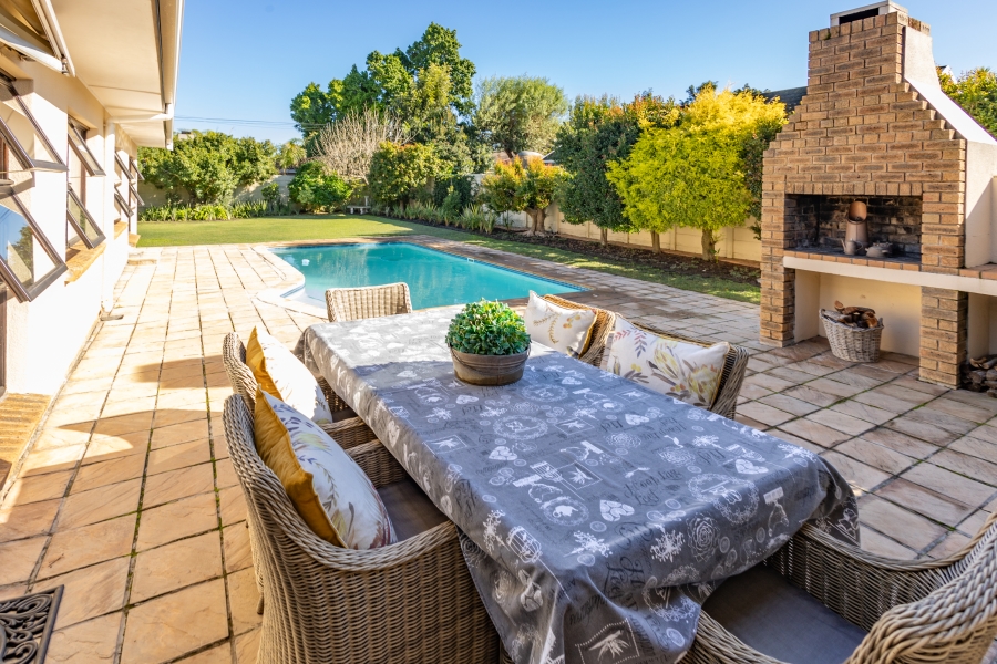 4 Bedroom Property for Sale in Sonstraal Western Cape